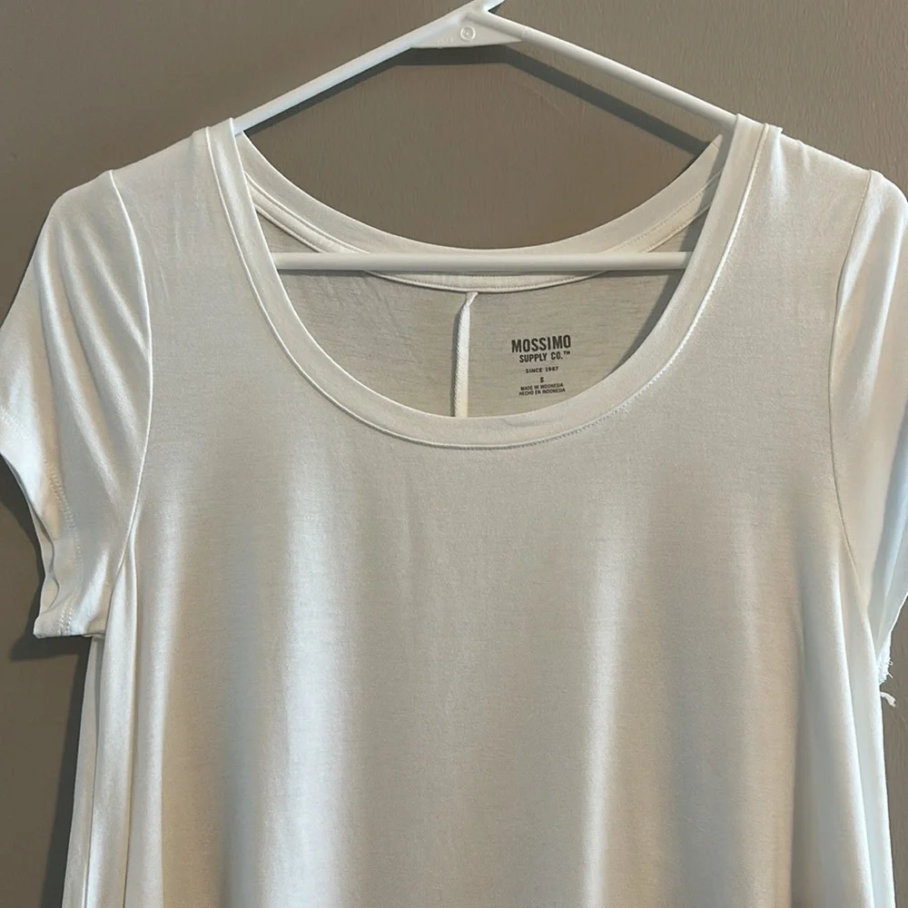 NWT Mossimo Tee Size S - Picture 2 of 6
